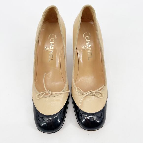 Vintage Chanel Beige Black Leather CC Cap Toe Bow Block Heel Pumps Shoes EU 39 - Picture 5 of 13